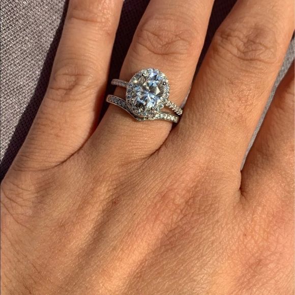 3.4ct tw oval VVS1 oval engagement ring moissanite - Picture 4 of 7